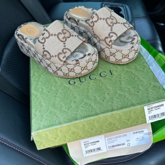 Gucci Sandals - Picture 1 of 5